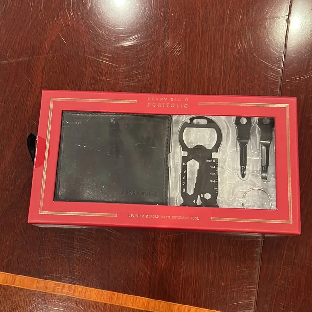 Perry Ellis Pitfolio leather Bifold with keychain tool